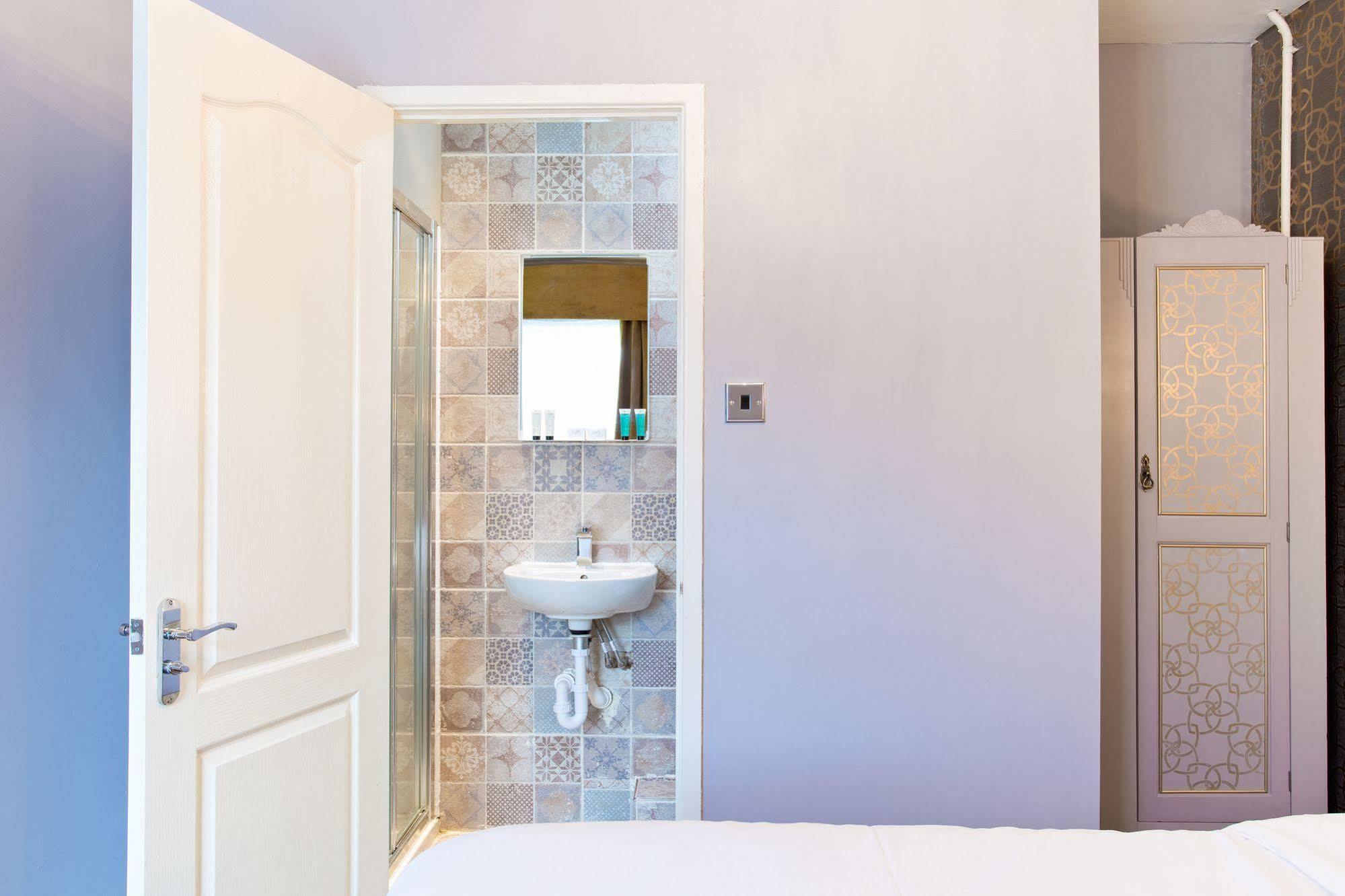 Cambridge House Hotel Ngoại thất bức ảnh