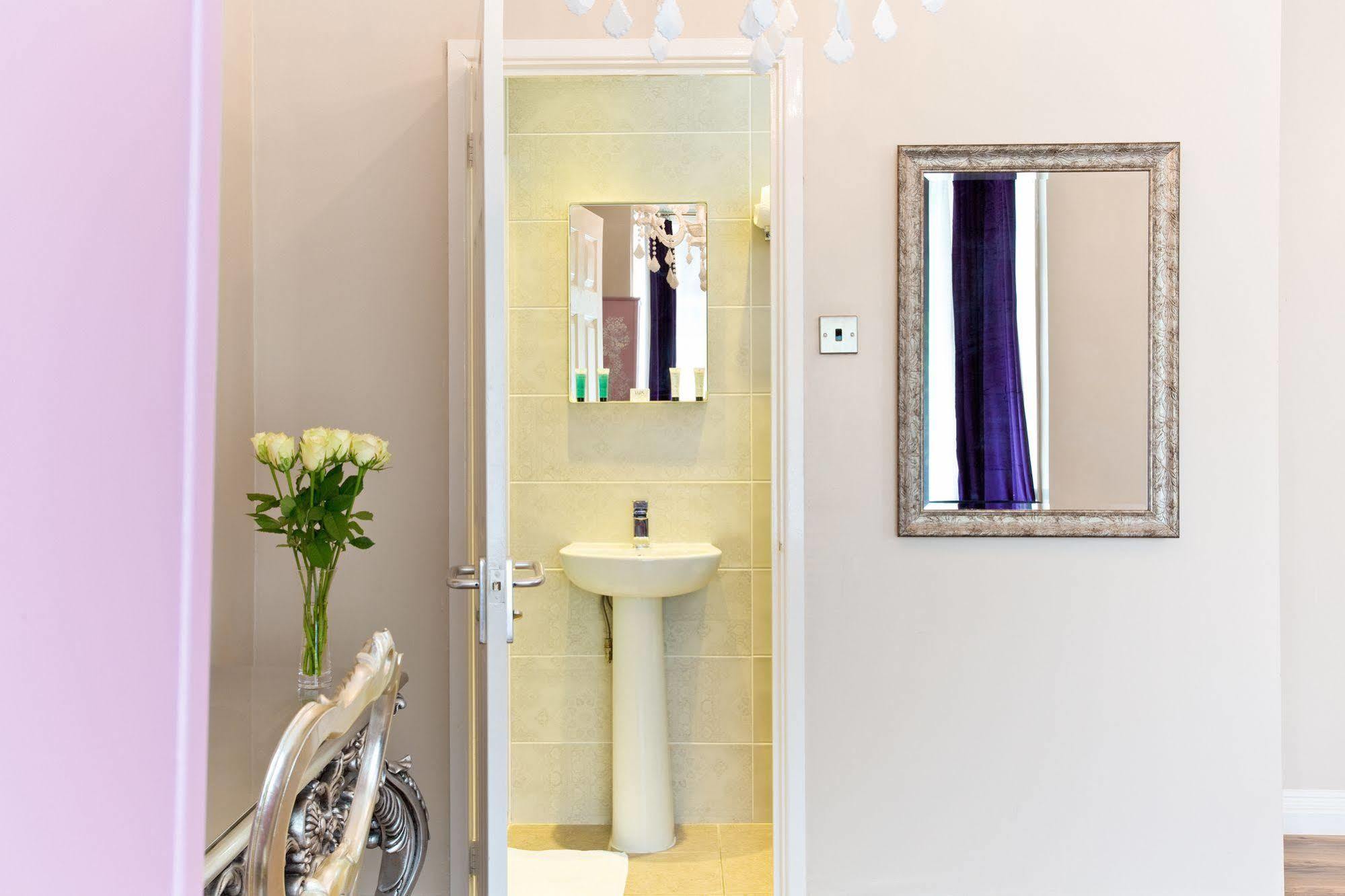 Cambridge House Hotel Ngoại thất bức ảnh